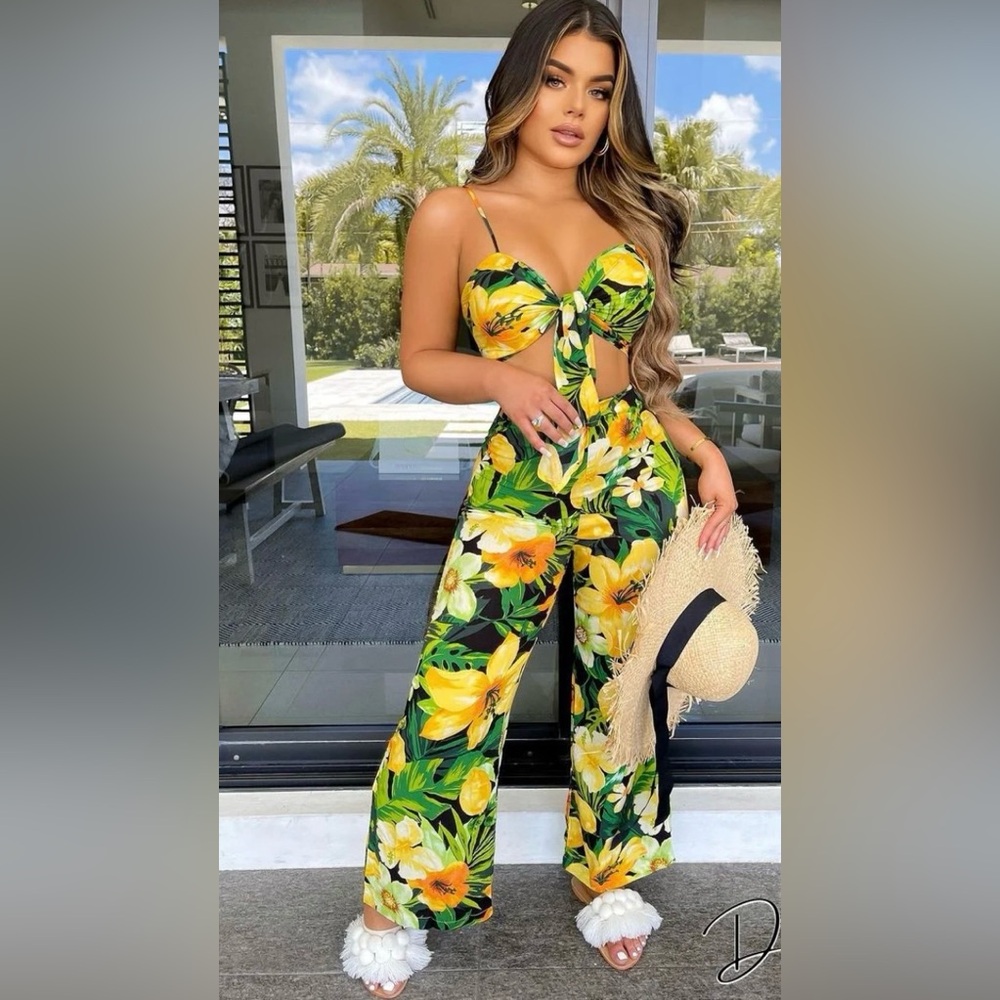 Large Floral Tie Front Crop Top Wide
Leg Pants Beach Outfits